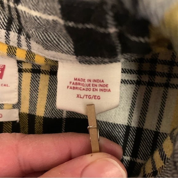 Levi's Snap Button Yellow & Black Plaid Flannel Shirt - XL (Men’s) - Picture 6 of 11